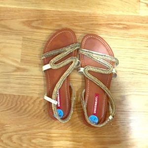 Adorable Gold summer flat sandals!